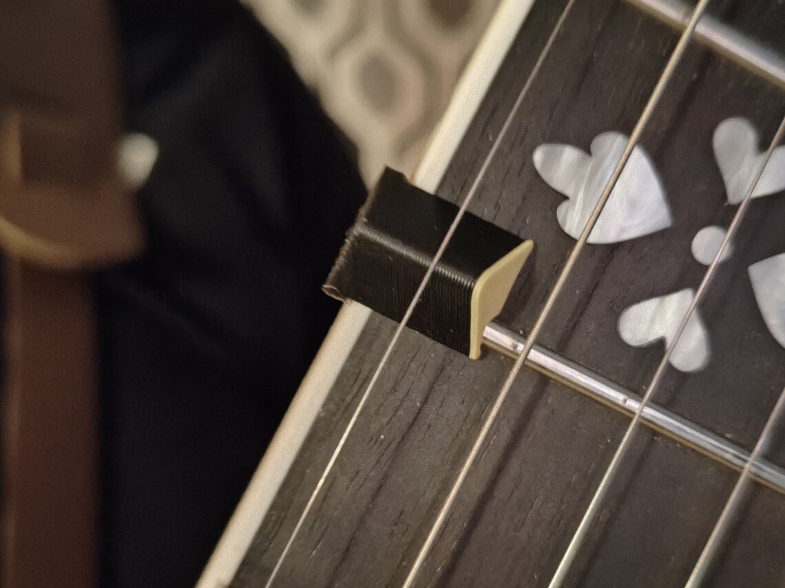 Black Right-Handed Capo